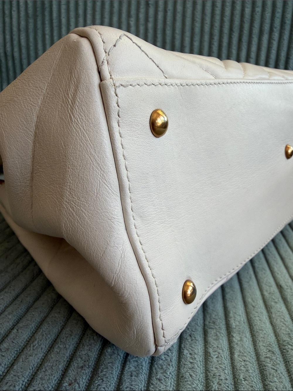 Gucci GG Marmont Matelasse White Leather Tote - Picture 6 of 11
